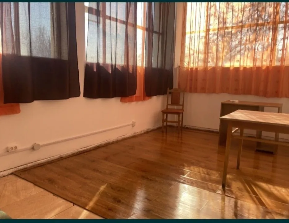 Cladire spatii birouri / garsoniere/ depozitare