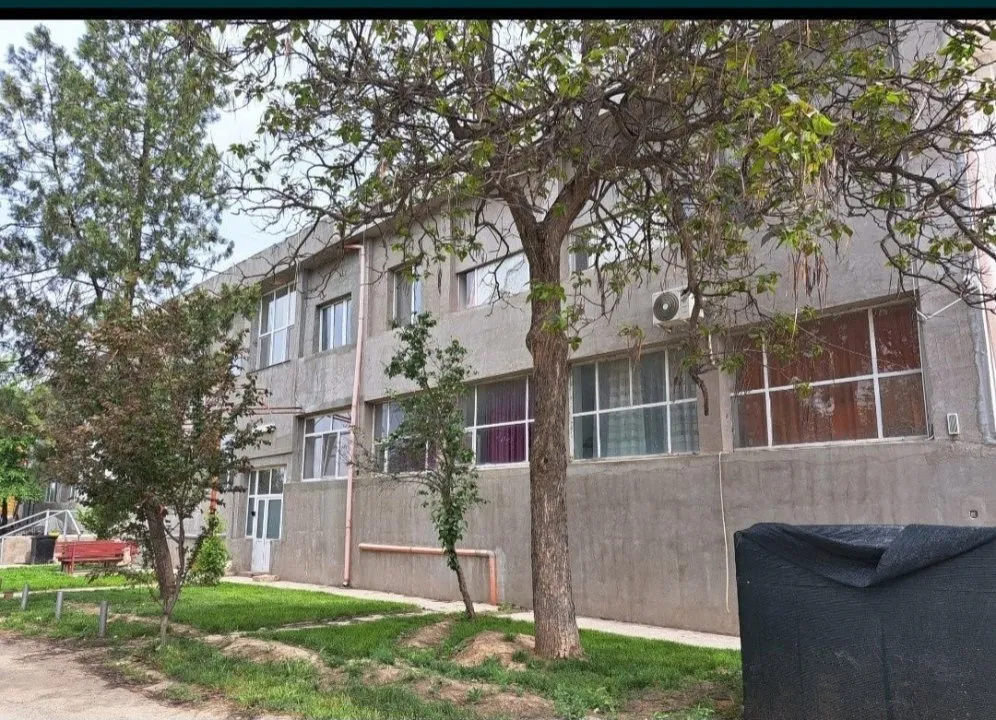 Cladire spatii birouri / garsoniere/ depozitare