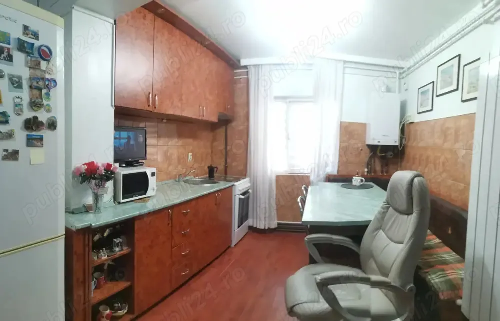 Proprietare, vand apartament cu 3 camere, decomandat, zona Alfa