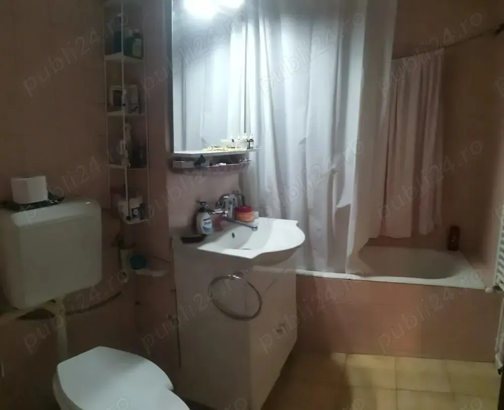 Proprietare, vand apartament cu 3 camere, decomandat, zona Alfa