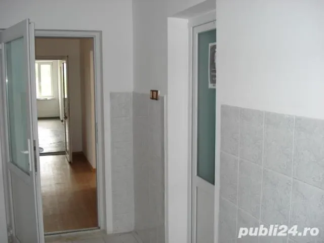 Inchiriez spatiu birouri, atelier/magazie.