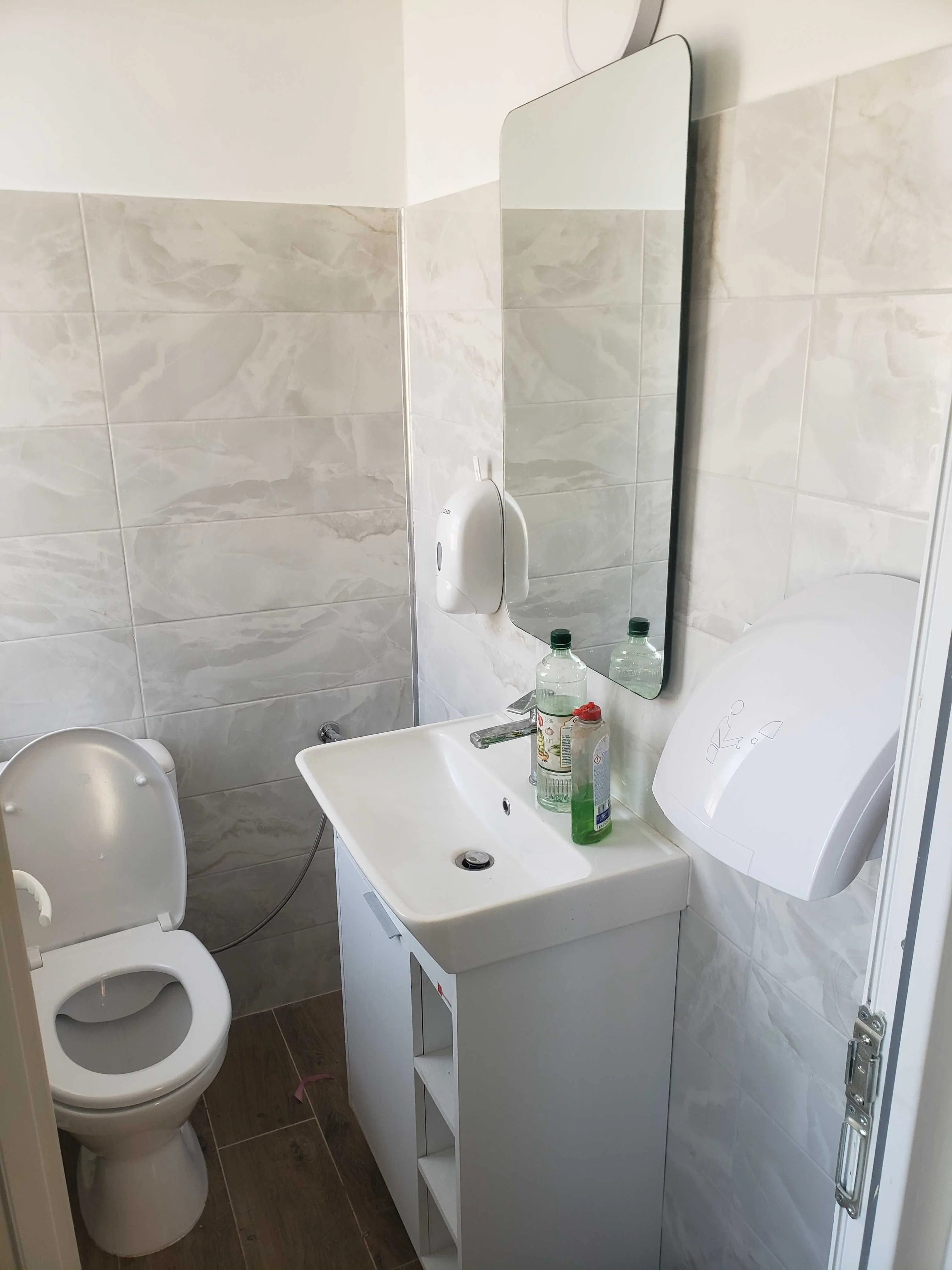 Inchiriez spatiu comercial in Aradul Nou