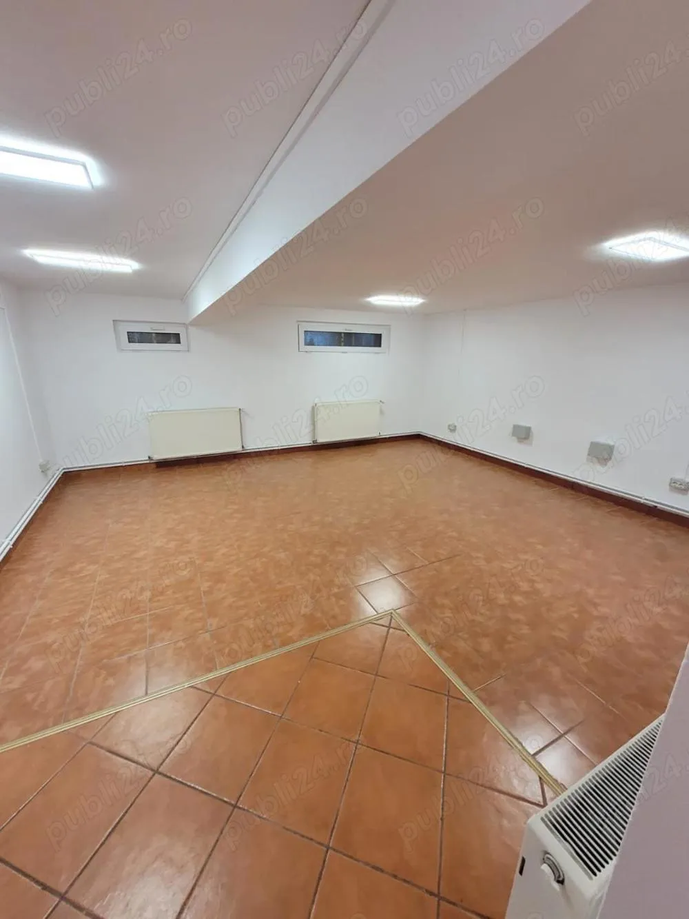 Proprietar inchiriez birou 90 mp