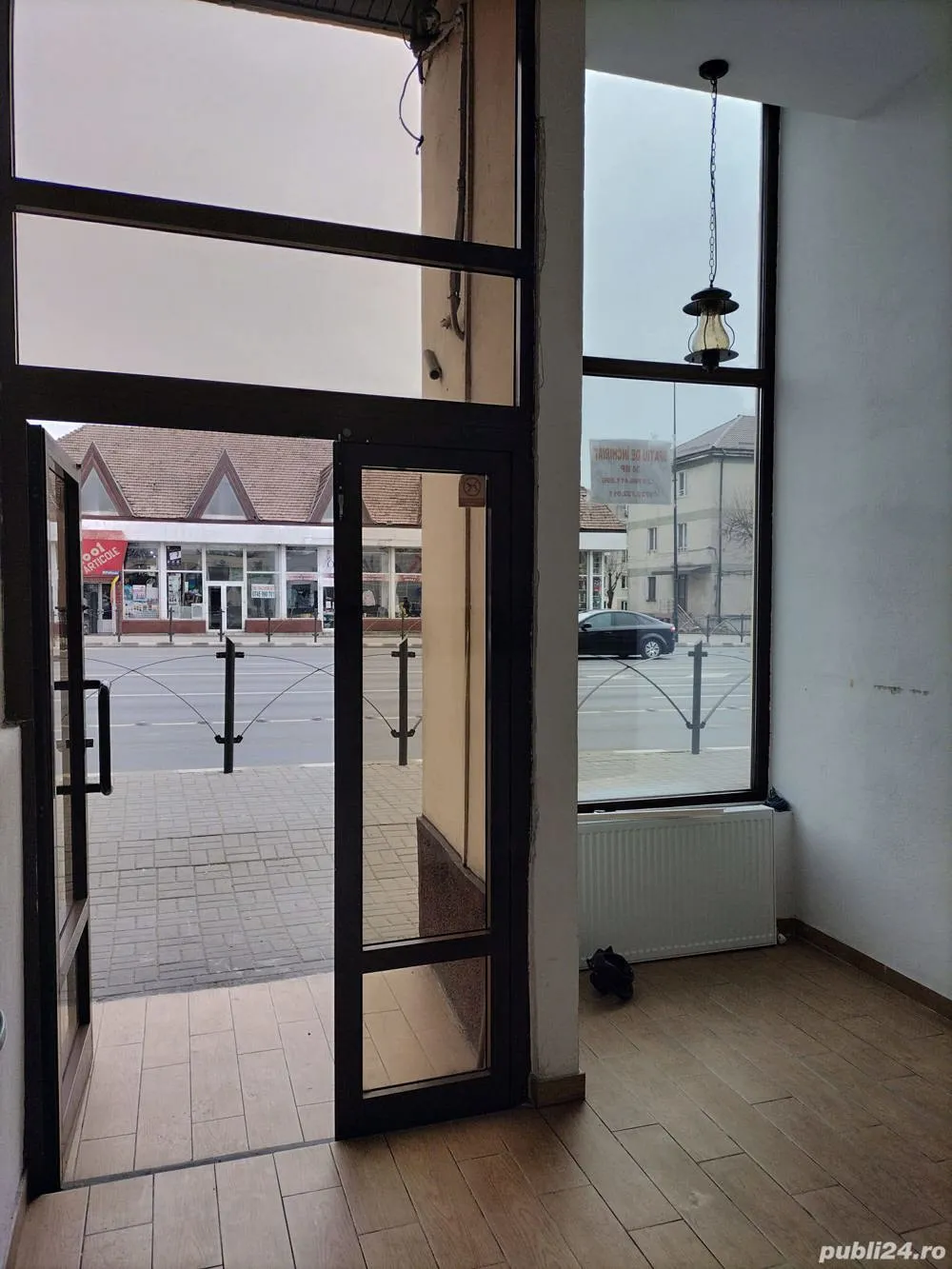 De inchiriat spatiu comercial central, 100mp (Geamuri Late)