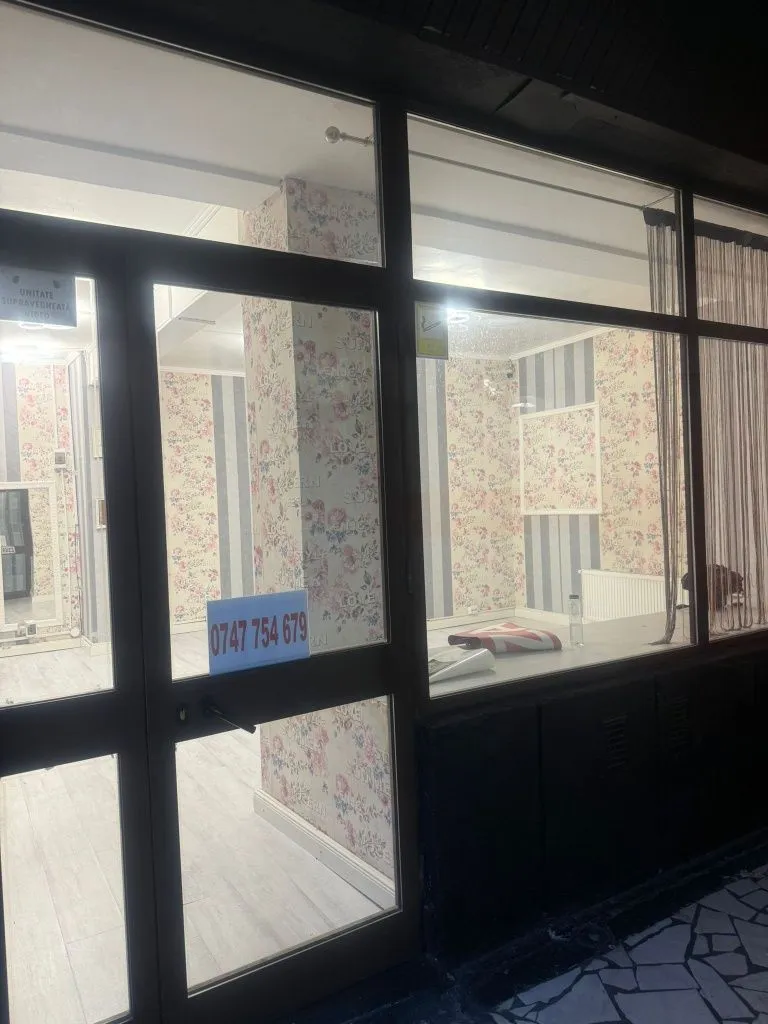 Inchiriez spatiu comercial Rm Valcea