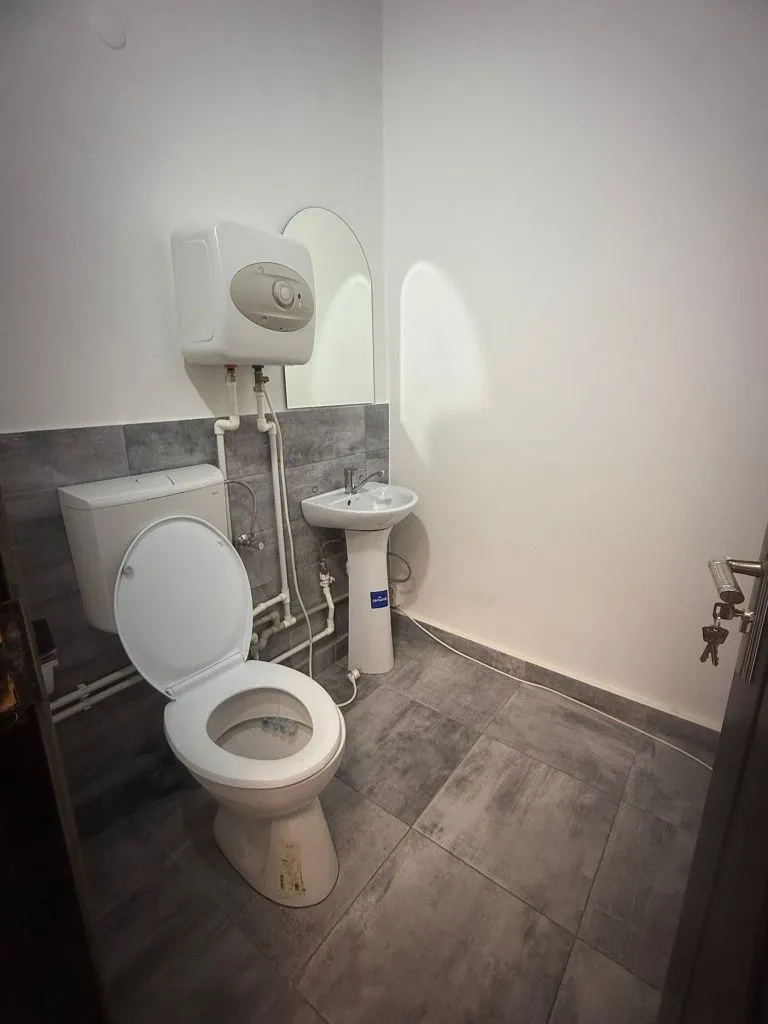 Inchiriez spatiu comercial Rm Valcea