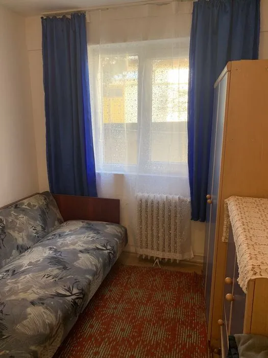 Inchiriez garsoniera conf 3 zona Boul Rosu