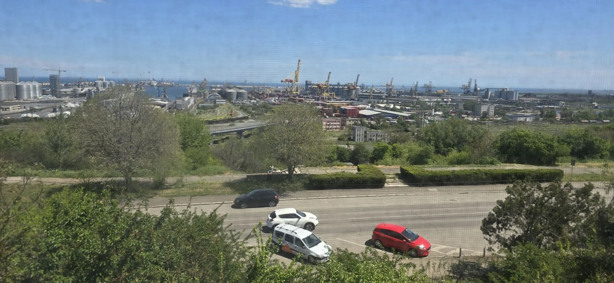 Garsoniera zona Far mobilat utilat cu vedere la mare si port