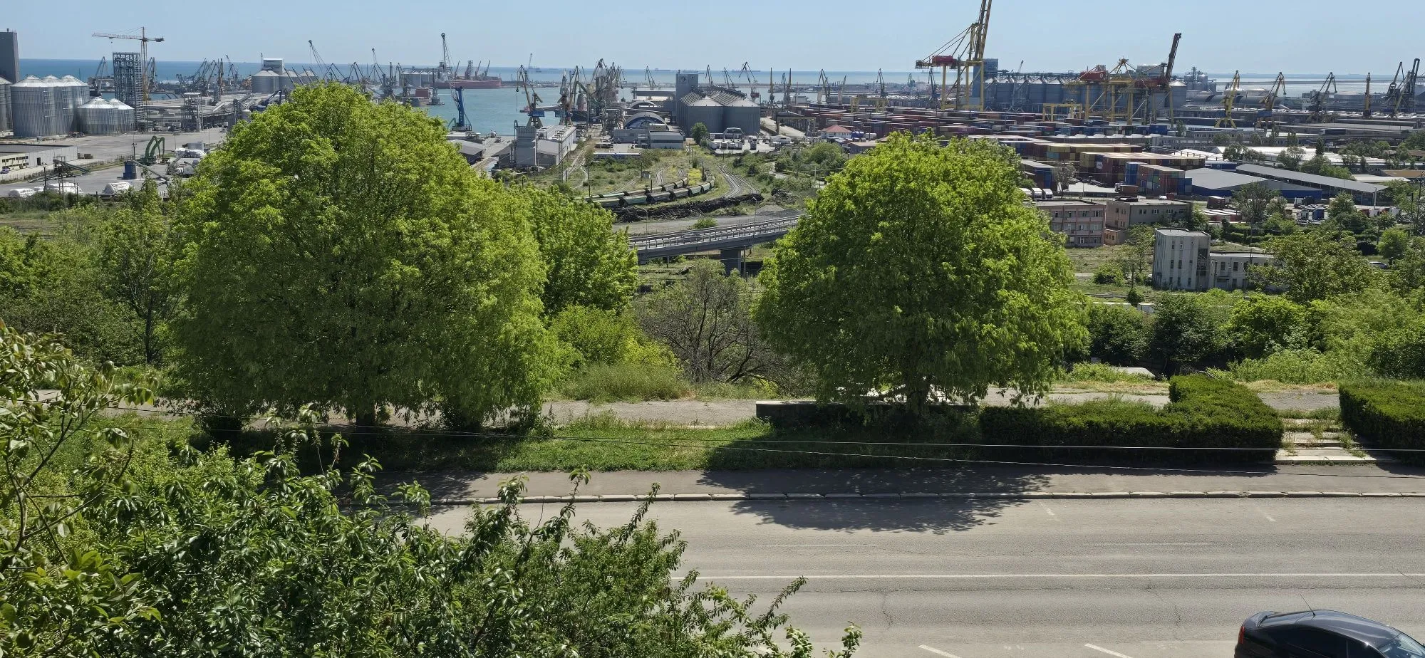 Garsoniera zona Far mobilat utilat cu vedere la mare si port