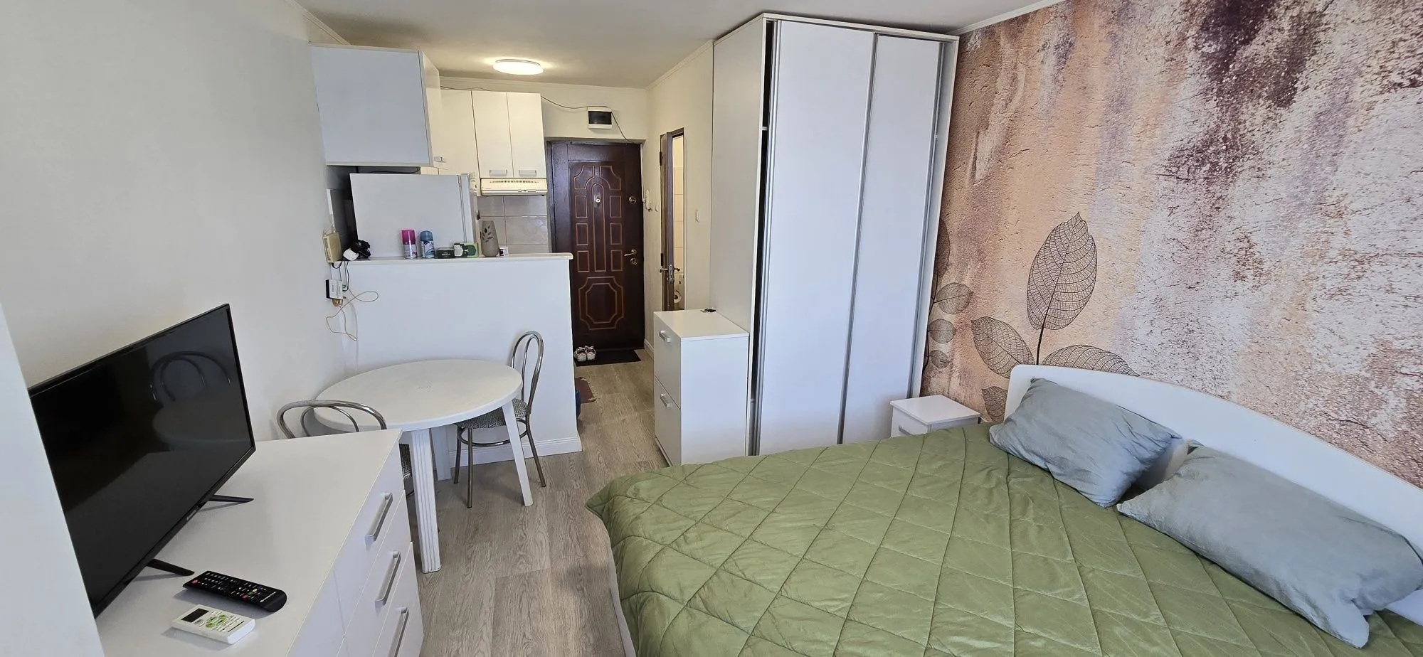 Garsoniera zona Far mobilat utilat cu vedere la mare si port