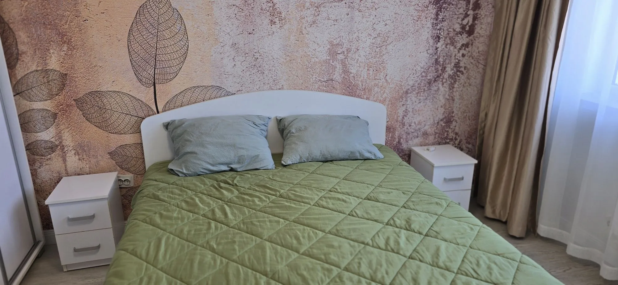 Garsoniera zona Far mobilat utilat cu vedere la mare si port