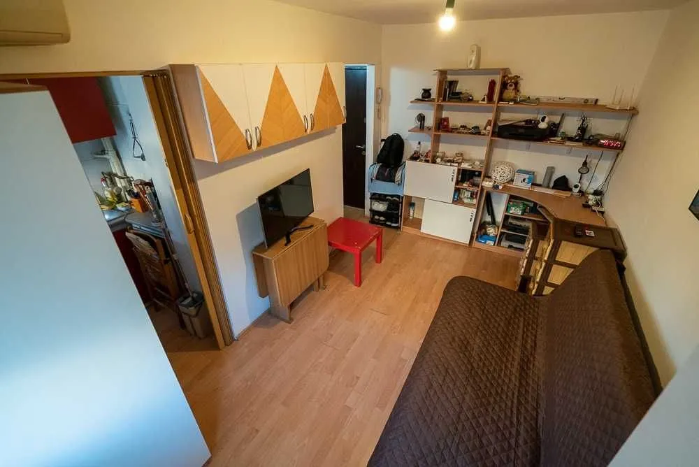 Garsoniera Piata Moghioros