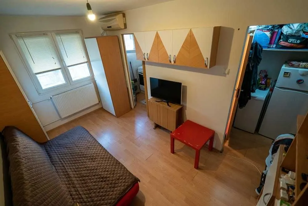 Garsoniera Piata Moghioros