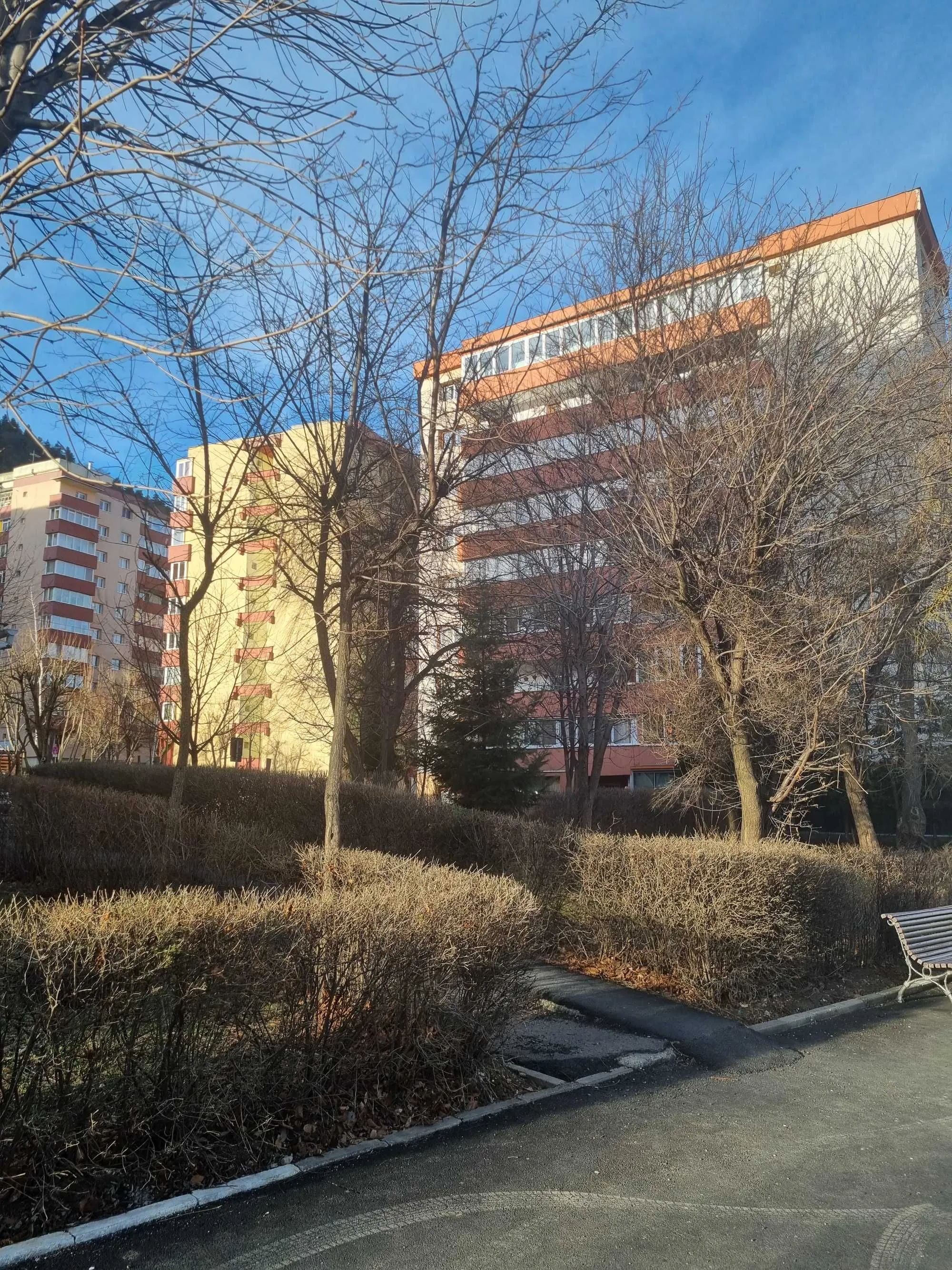 Inchiriez Spatiu comercial 60 mp, Bdul Valea Cetatii nr. 32 in statie