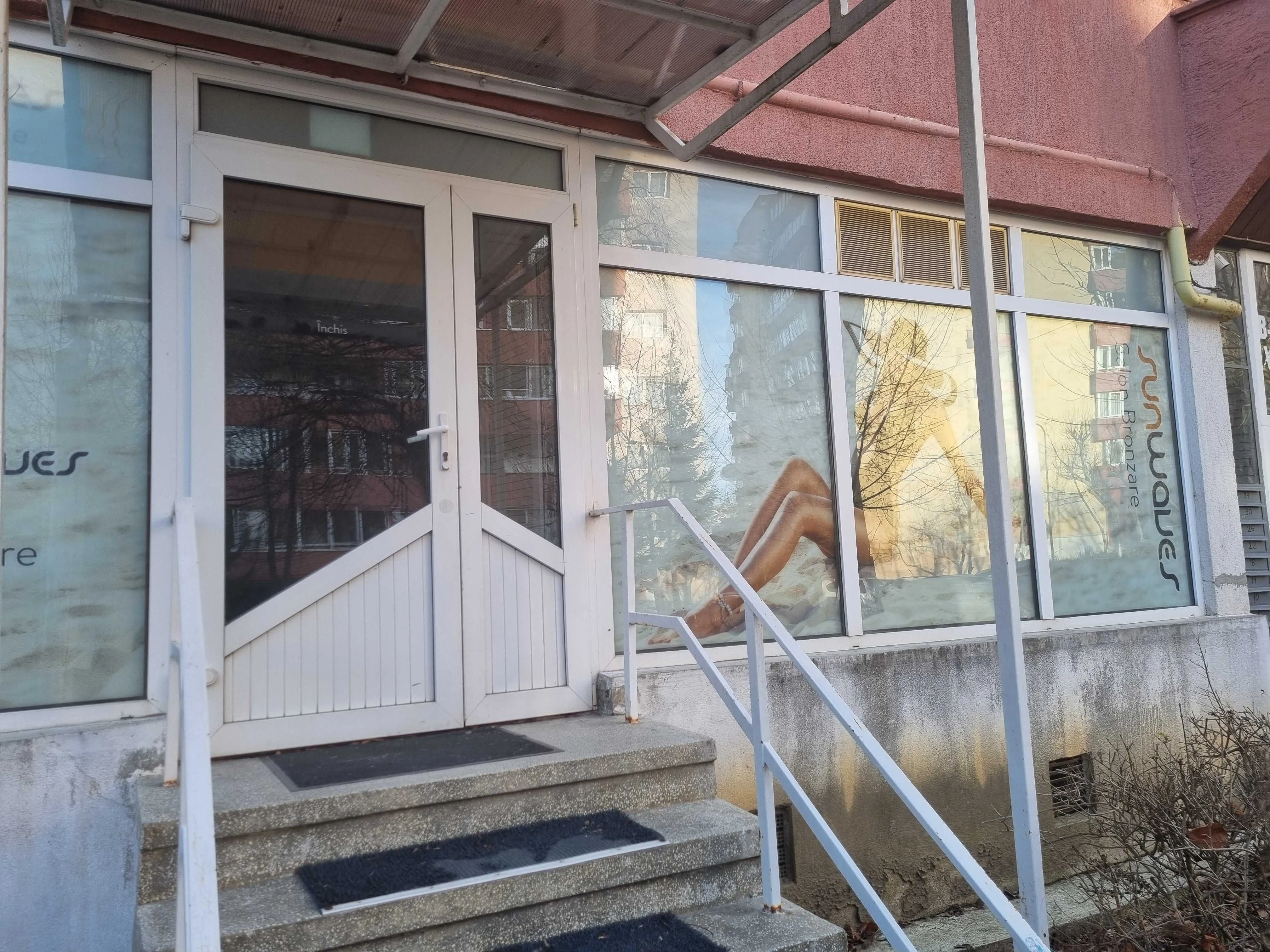 Inchiriez Spatiu comercial 60 mp, Bdul Valea Cetatii nr. 32 in statie