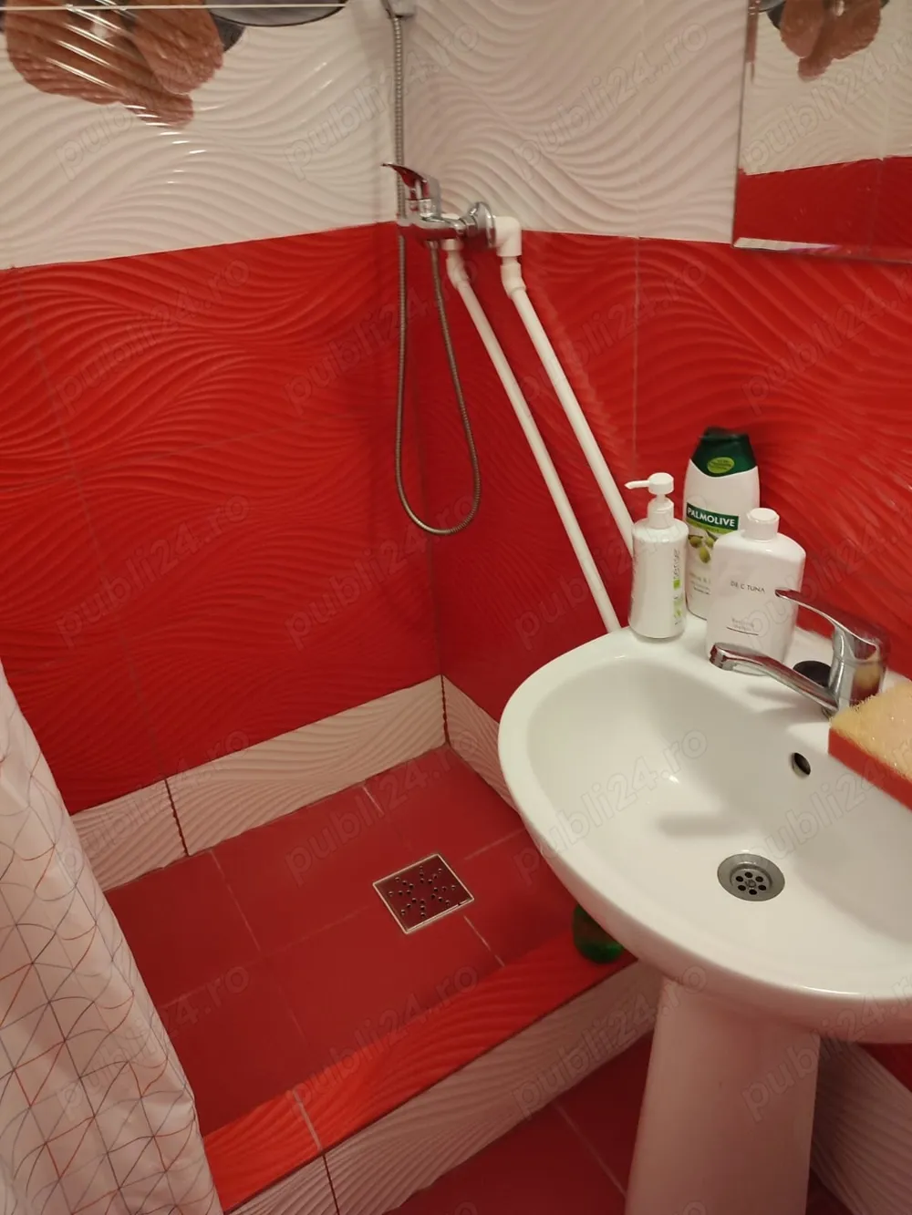 Vand Garsoniera Decomandata, 24, 5m patrati, an Craiovita Noua, etj3 .