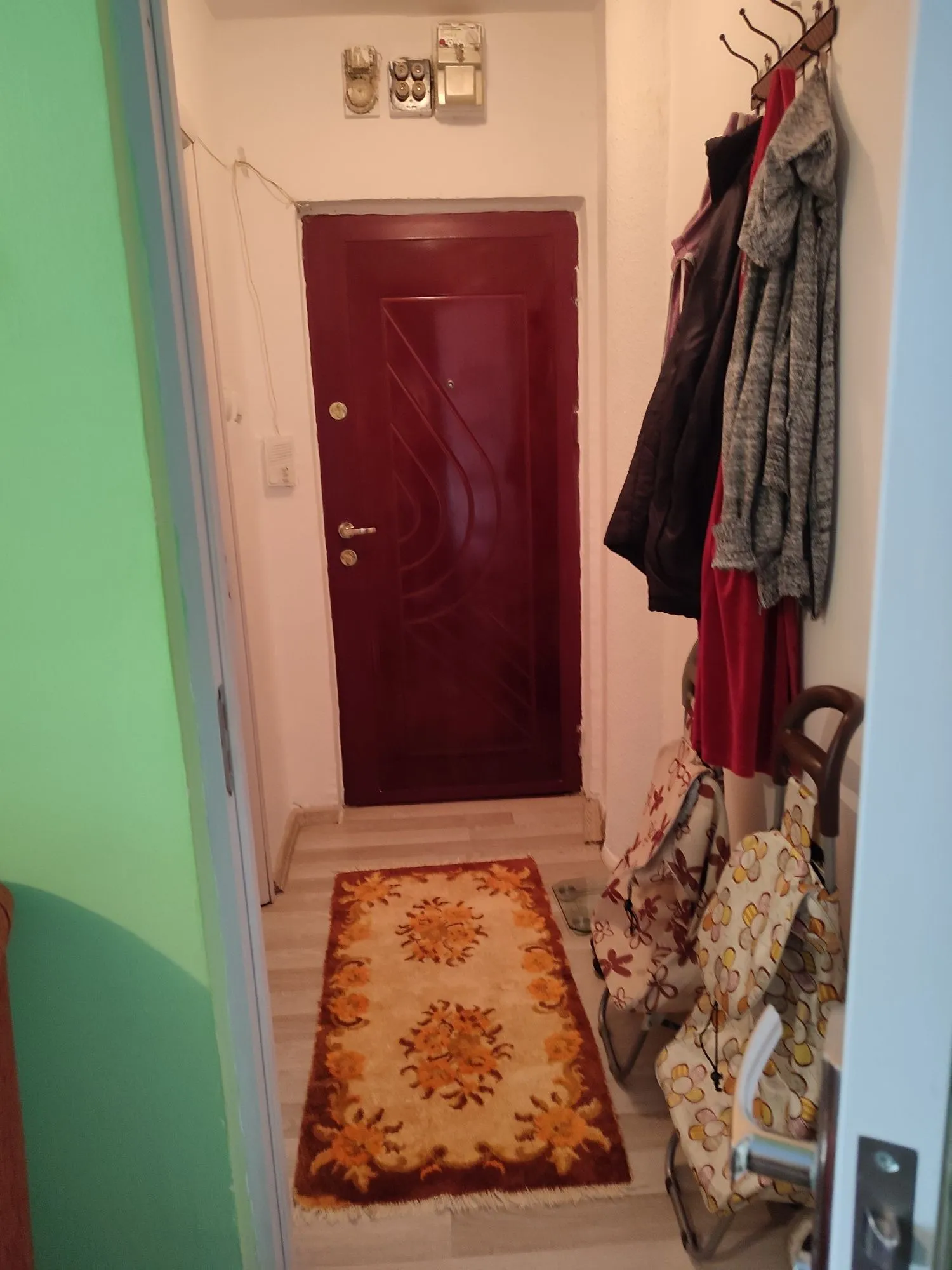 Vand Garsoniera Decomandata, 24, 5m patrati, an Craiovita Noua, etj3 .