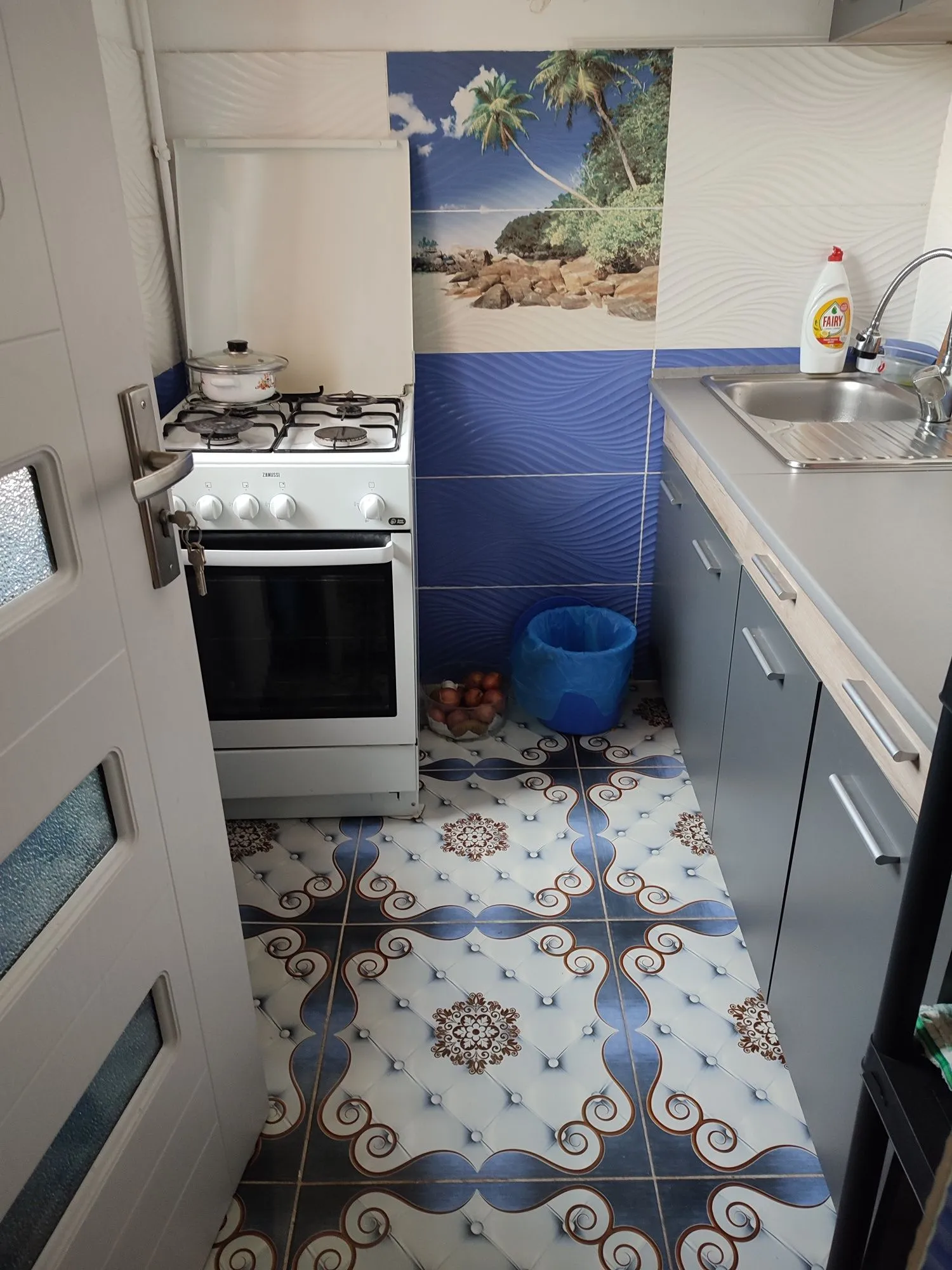 Vand Garsoniera Decomandata, 24, 5m patrati, an Craiovita Noua, etj3 .