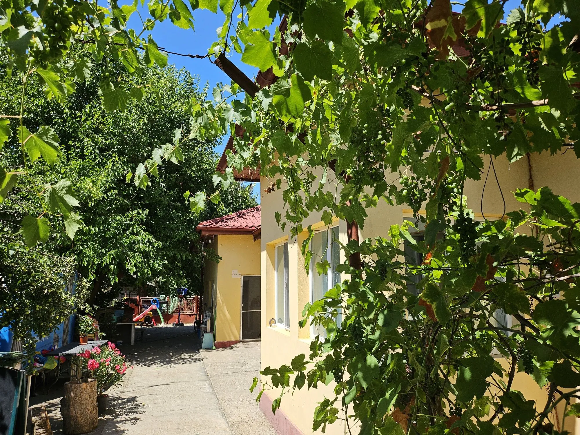 Casa cu teren - deschidere directa la lacul Corbeanca