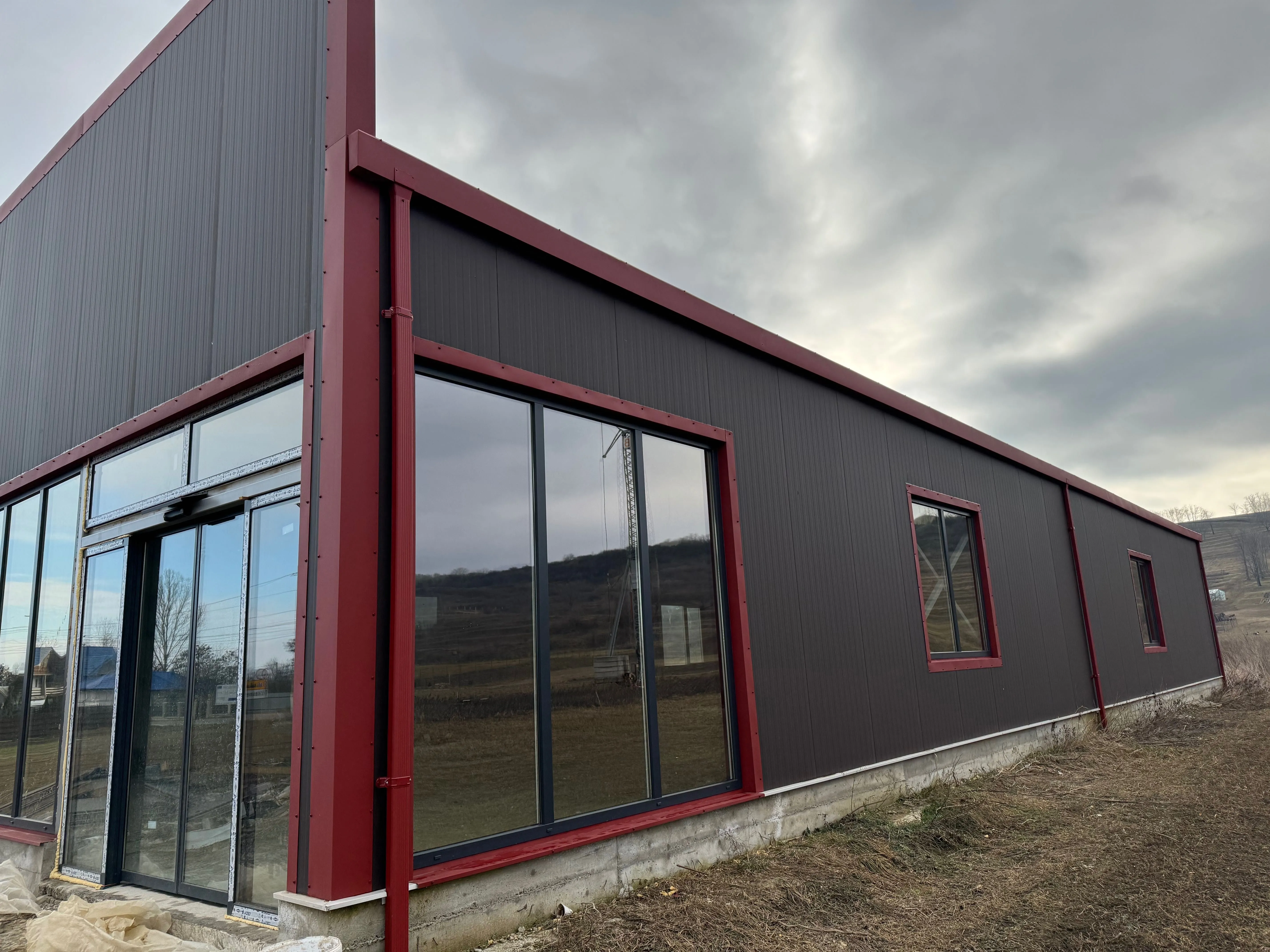 Spatiu comercial Hala de inchiriat in comuna Tibanesti