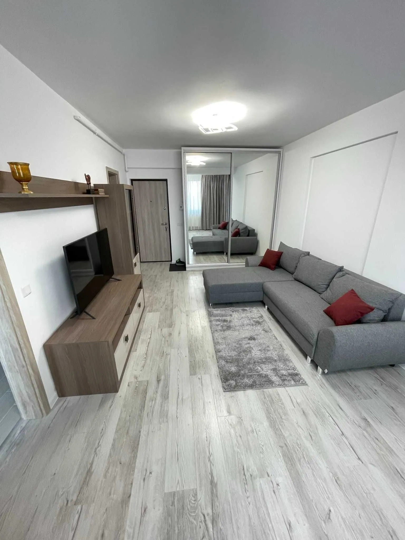 Inchiriez garsoniera in zona Pallady