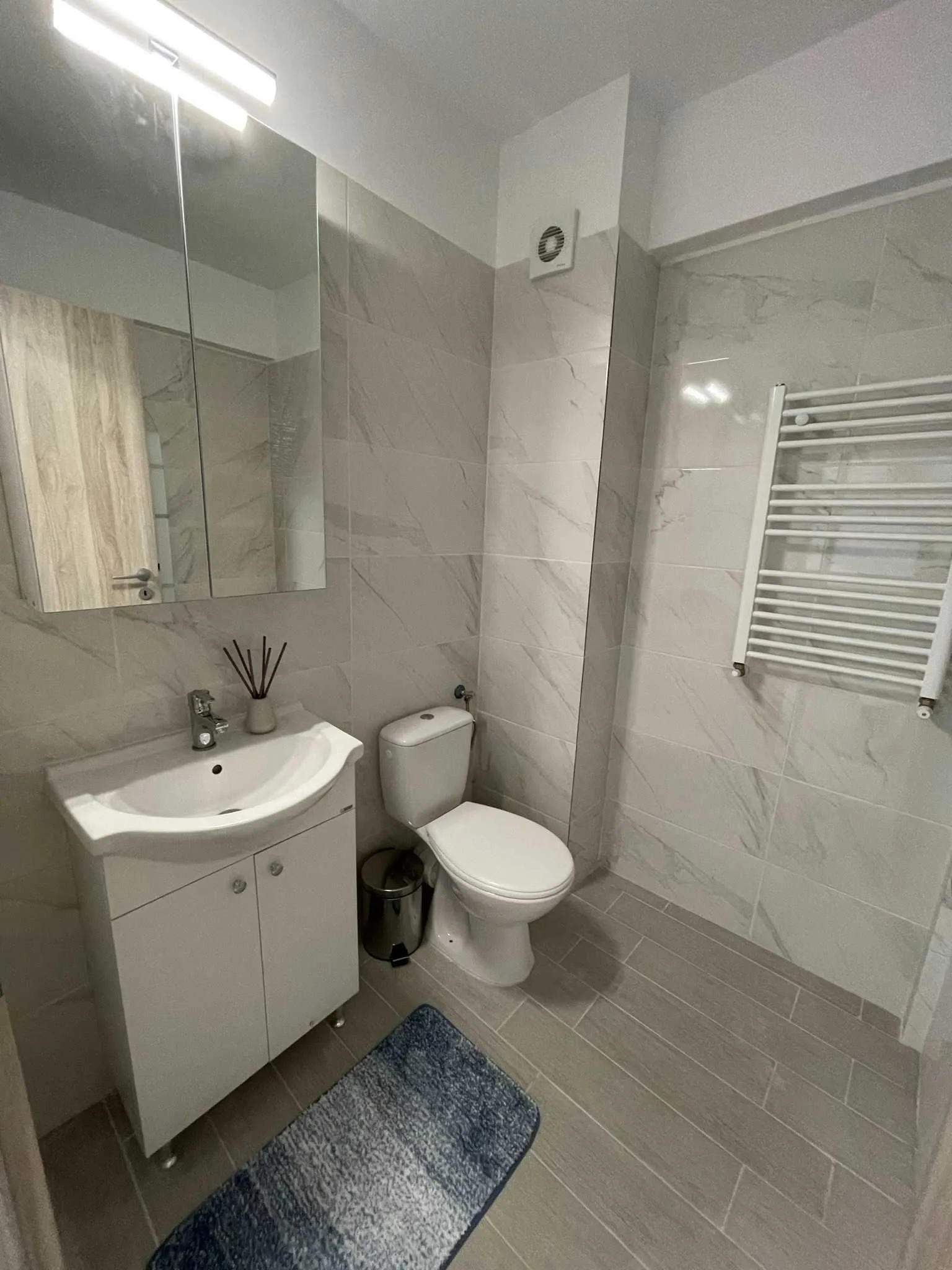 Inchiriez garsoniera in zona Pallady