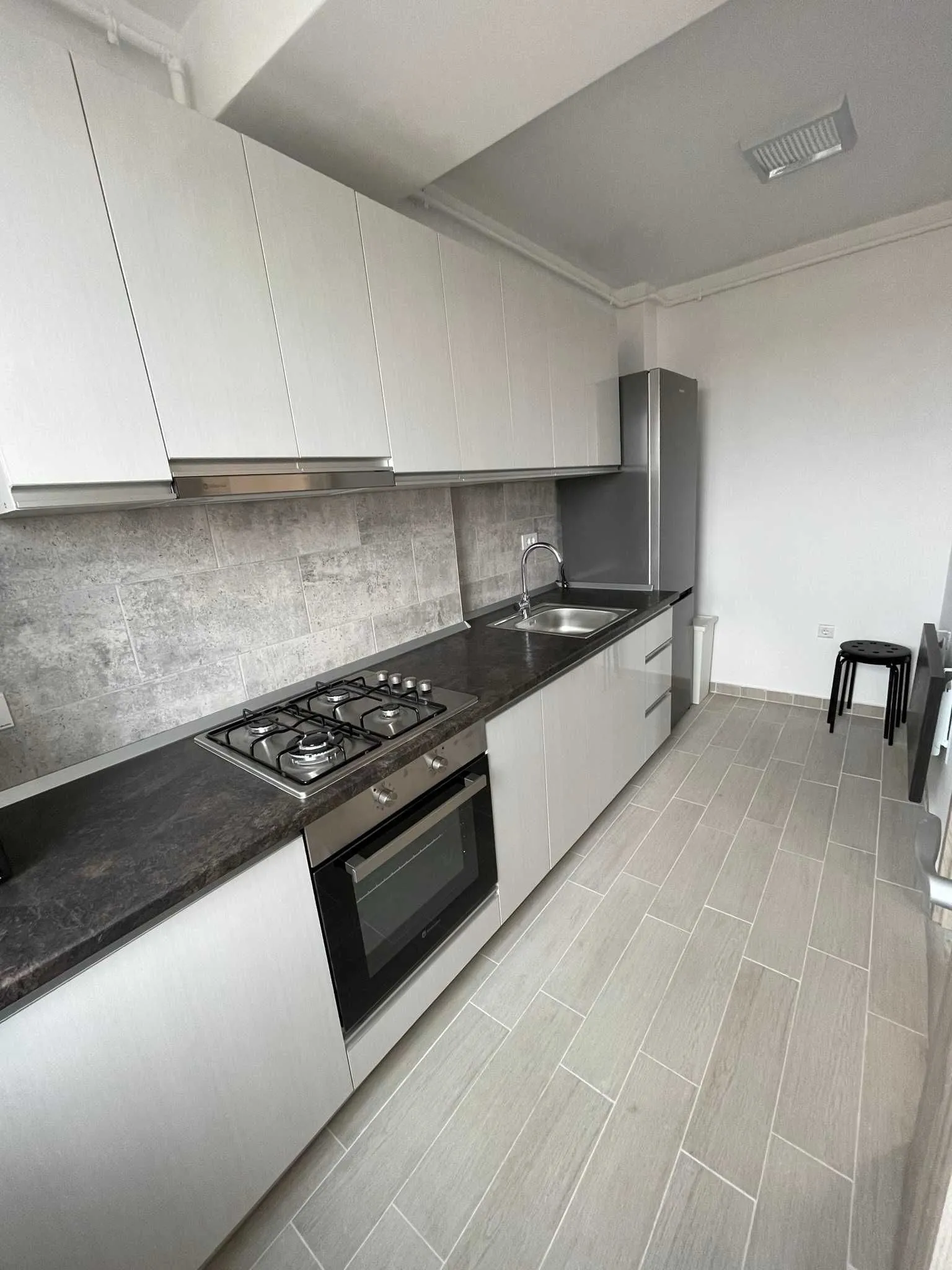 Inchiriez garsoniera in zona Pallady