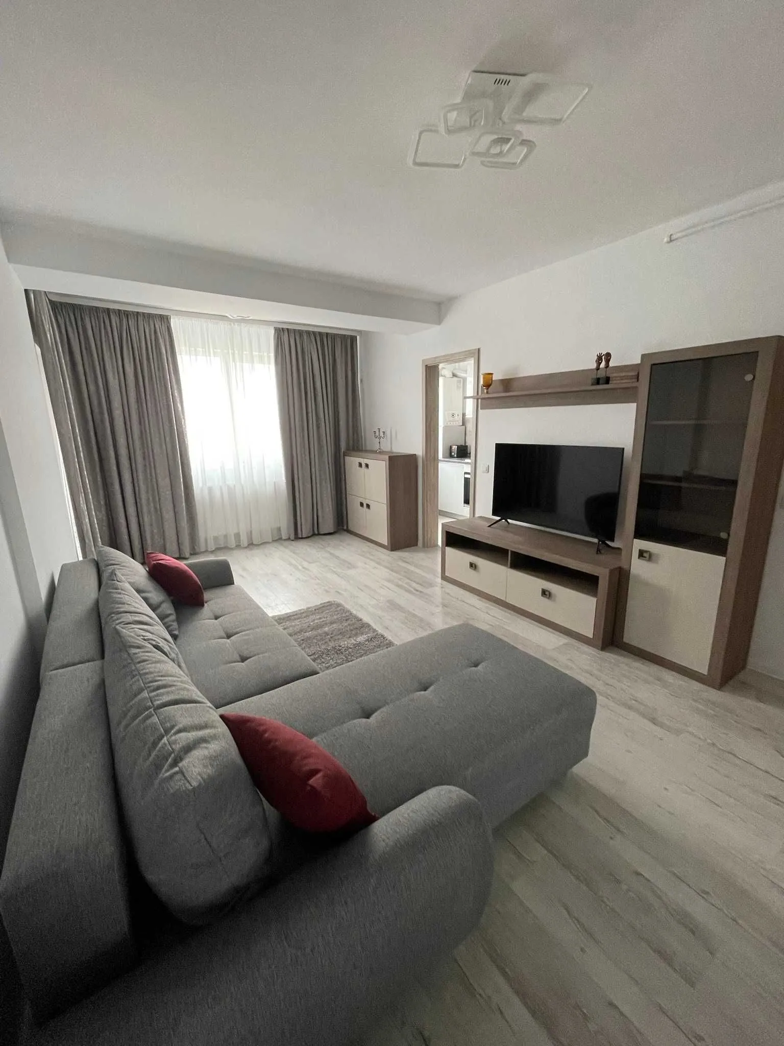 Inchiriez garsoniera in zona Pallady