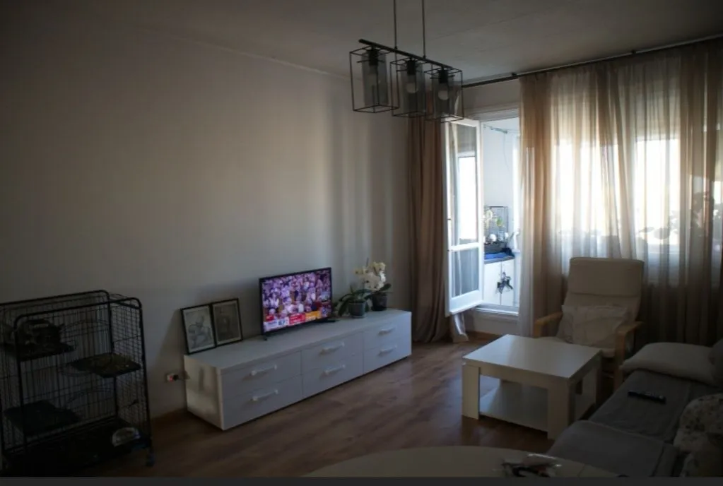 Particular apartament 3 camere zona Titan liceu Dante Alighieri