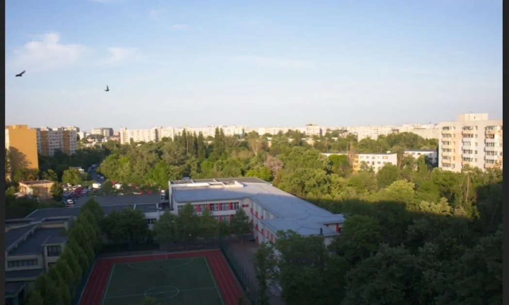 Particular apartament 3 camere zona Titan liceu Dante Alighieri