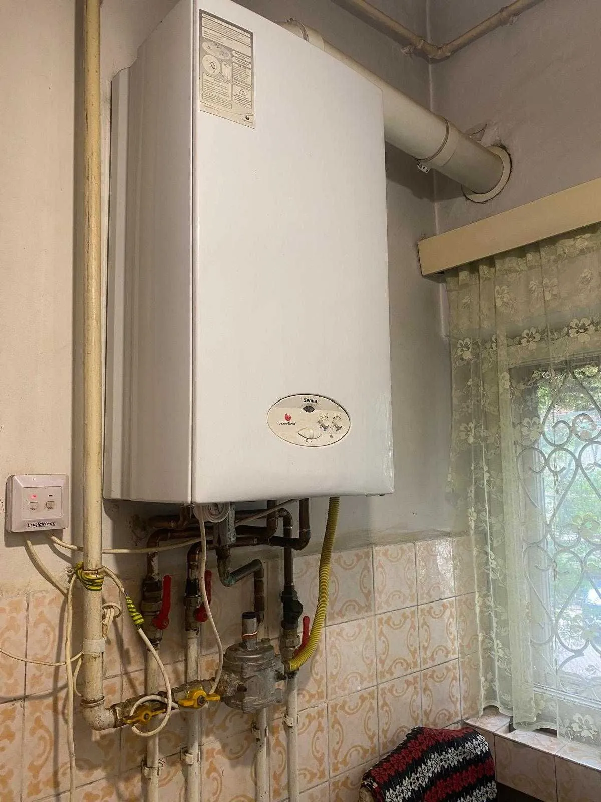 Vand Apartament 3 camere nerenovat, zona Piata Universitatii