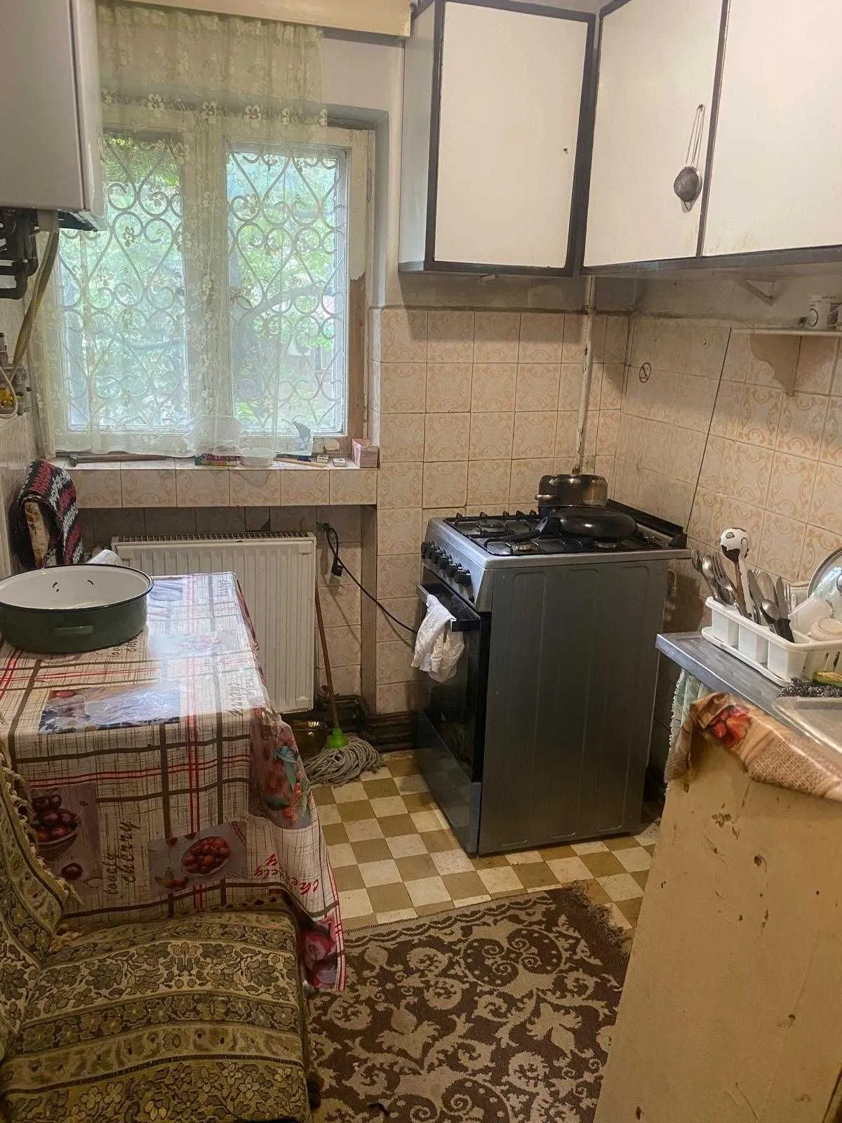 Vand Apartament 3 camere nerenovat, zona Piata Universitatii