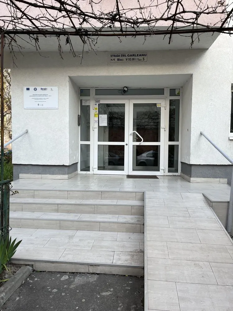 Proprietar inchiriez garsoniera spatioasa cu vedere libera Casa de Pensii Vitan