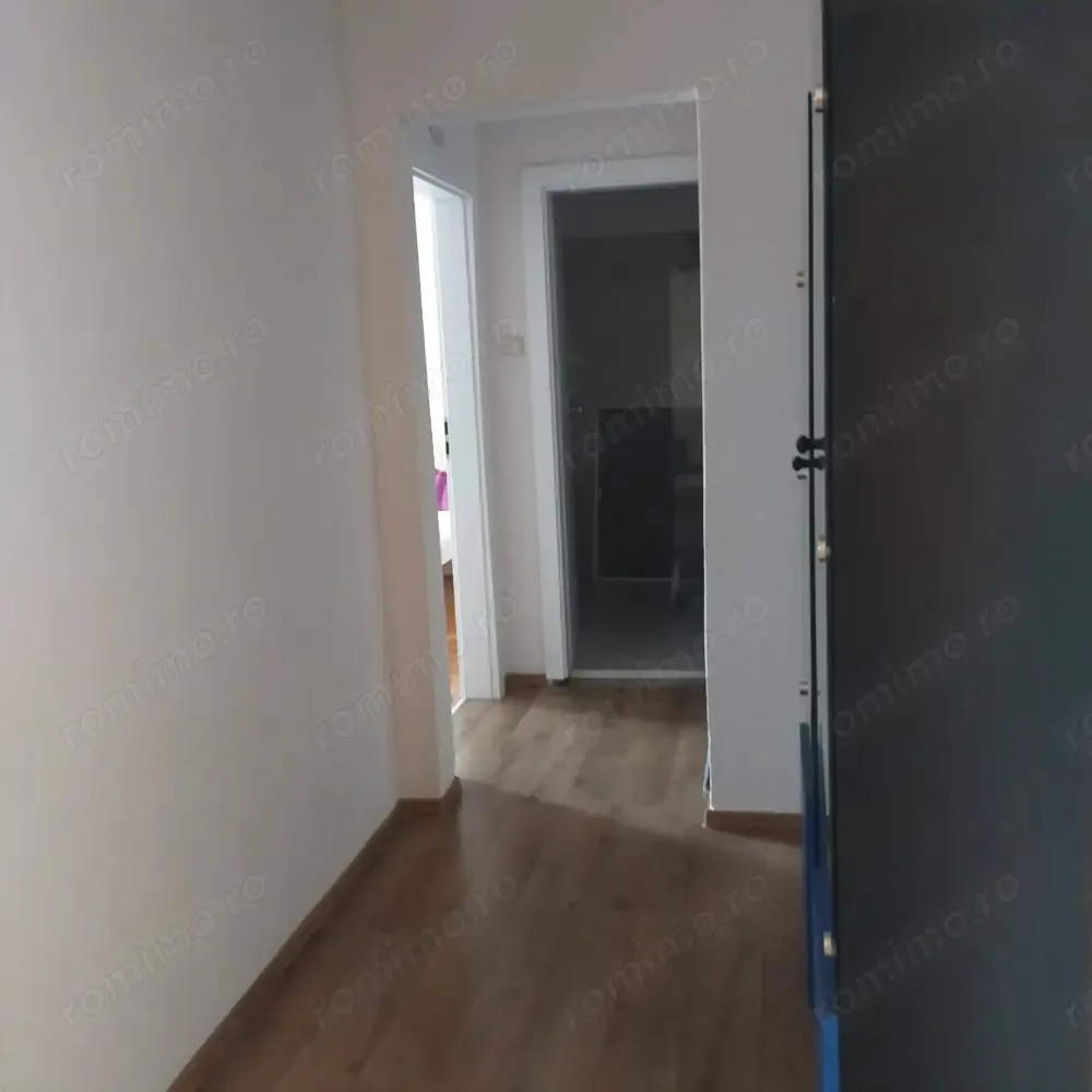 Inchiriez apartament cu 3 camere, zona Centru, in Alba Iulia