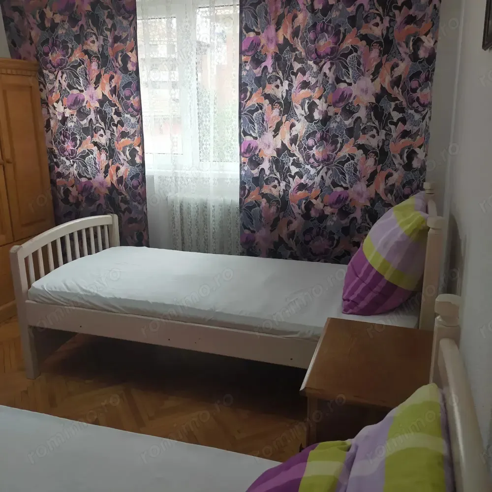 Inchiriez apartament cu 3 camere, zona Centru, in Alba Iulia