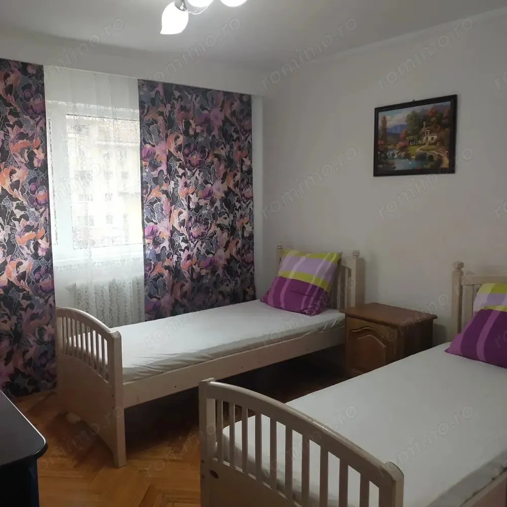 Inchiriez apartament cu 3 camere, zona Centru, in Alba Iulia