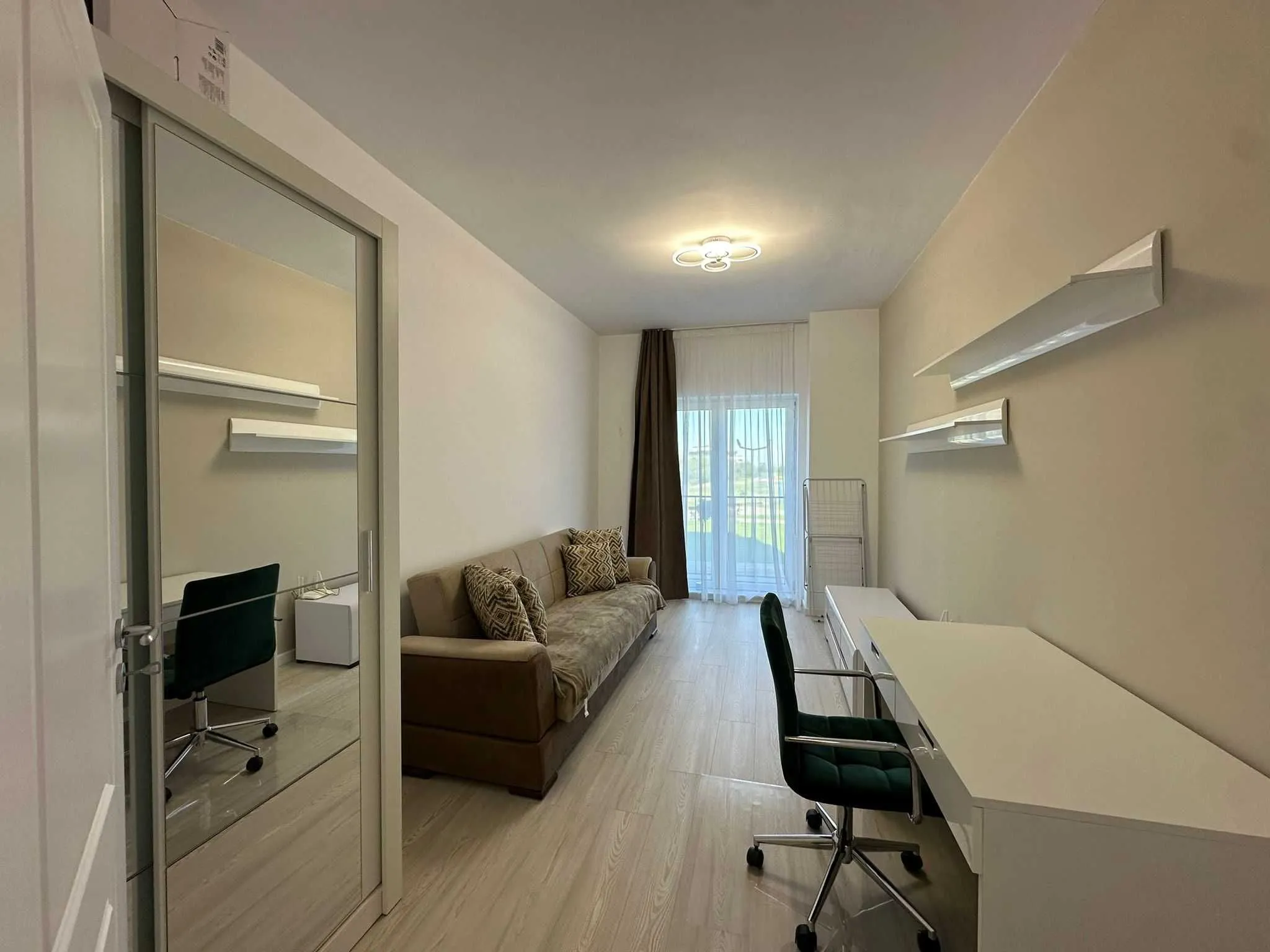 Apartament cu 3 camere si terasa de inchiriat Cartier Buna Ziua