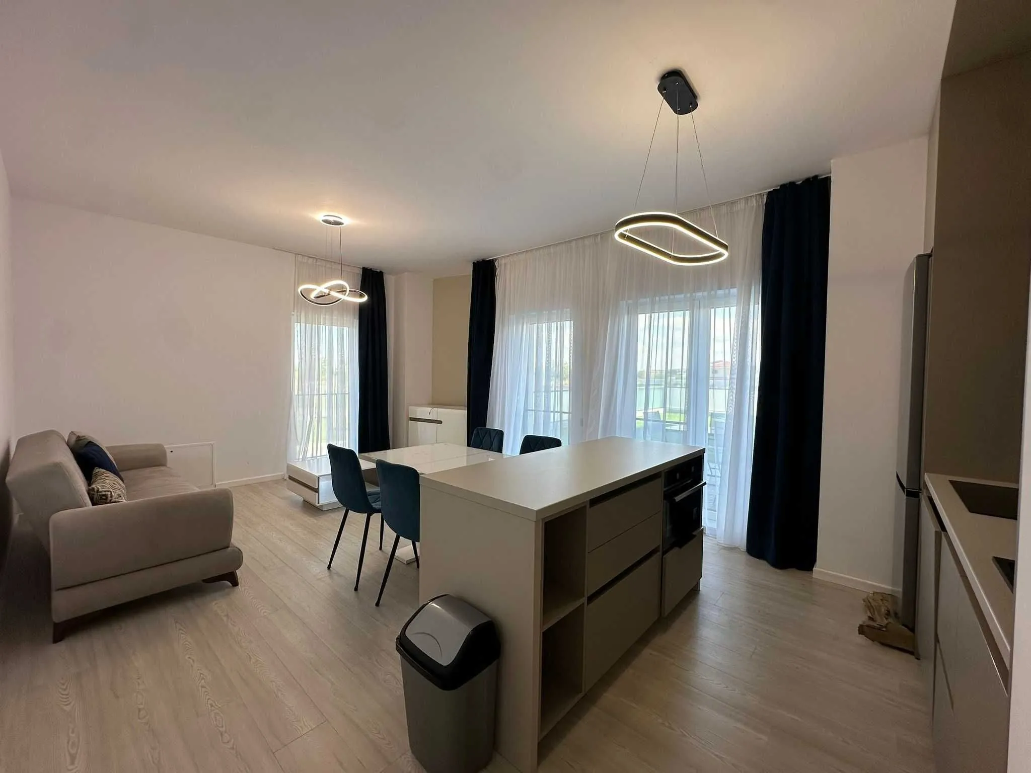 Apartament cu 3 camere si terasa de inchiriat Cartier Buna Ziua