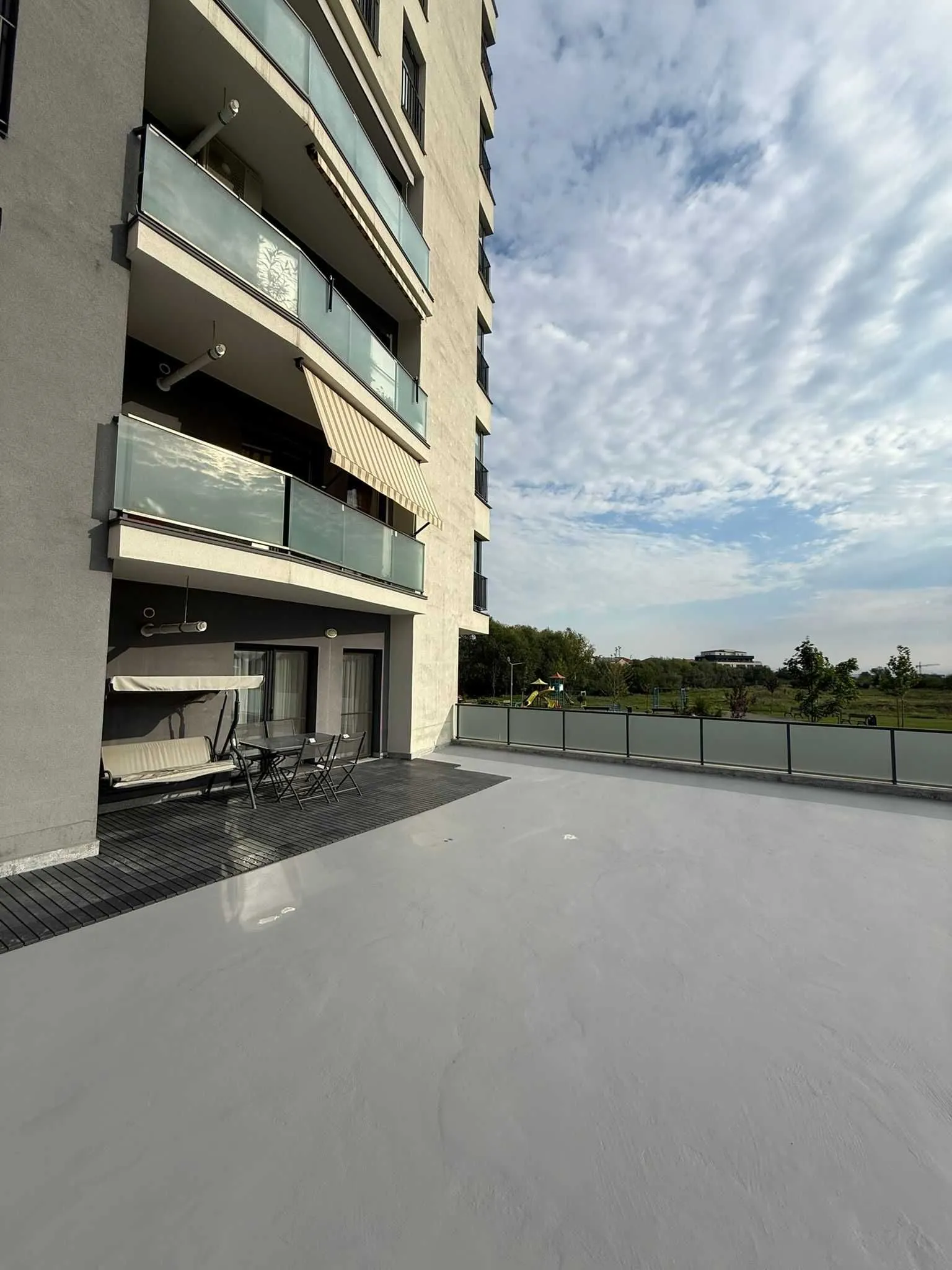 Apartament cu 3 camere si terasa de inchiriat Cartier Buna Ziua