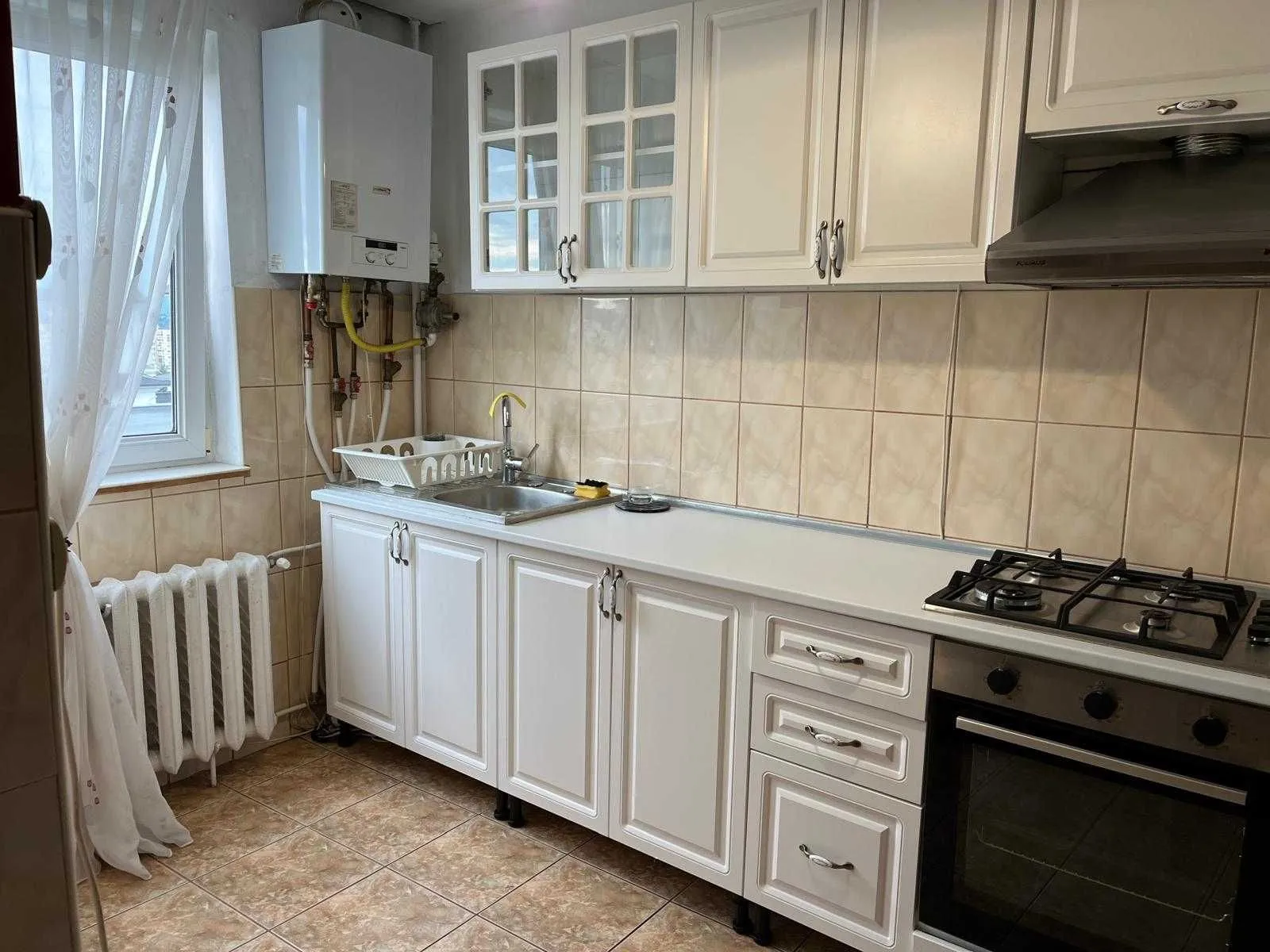 PF inchiriez apartament 4 camere