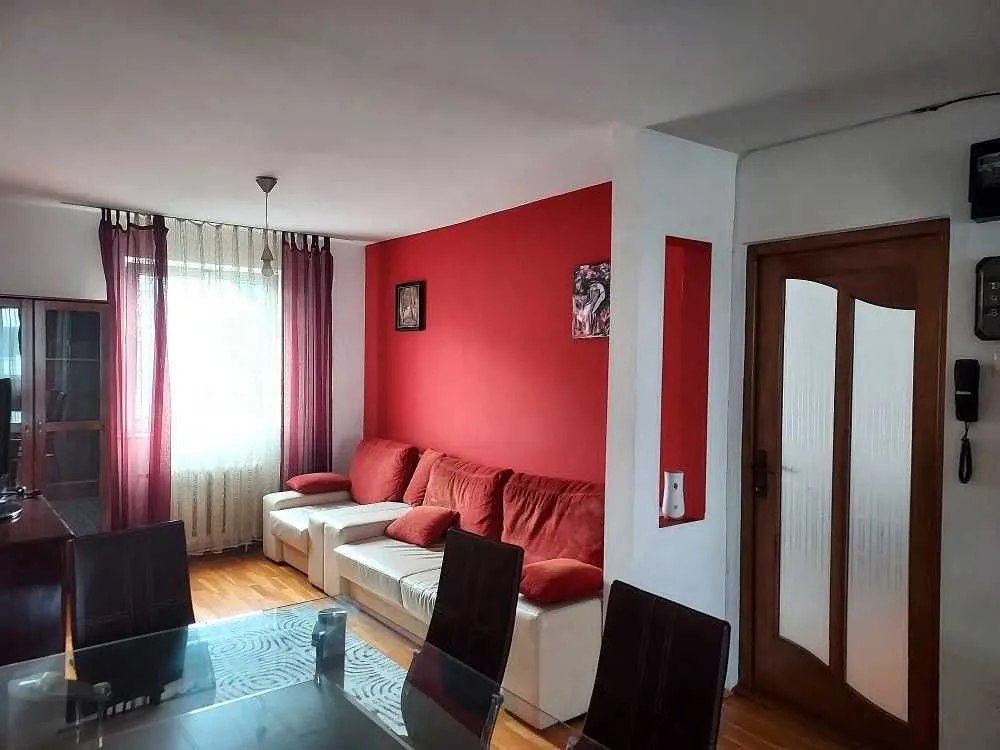 PF inchiriez apartament 4 camere