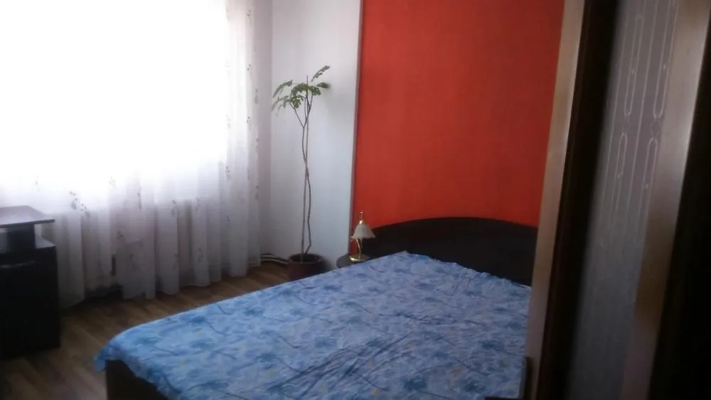 PF inchiriez apartament 4 camere