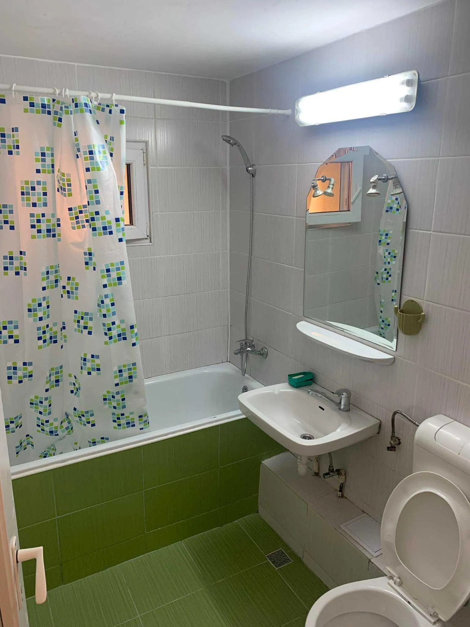 PF dau in chirie apartament 2 camere in apropiere de UMF