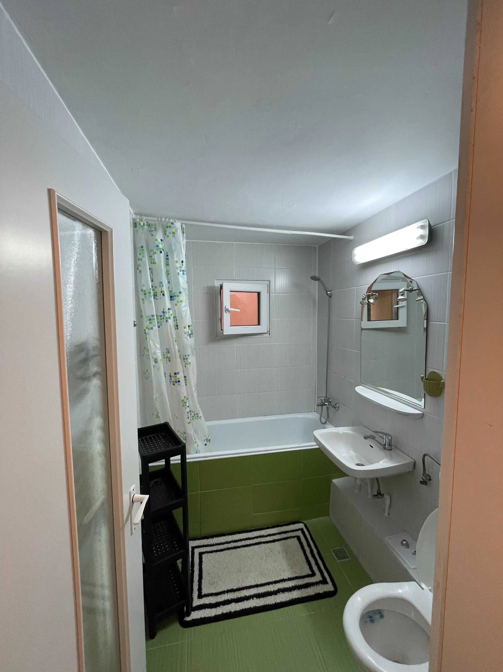 PF dau in chirie apartament 2 camere in apropiere de UMF