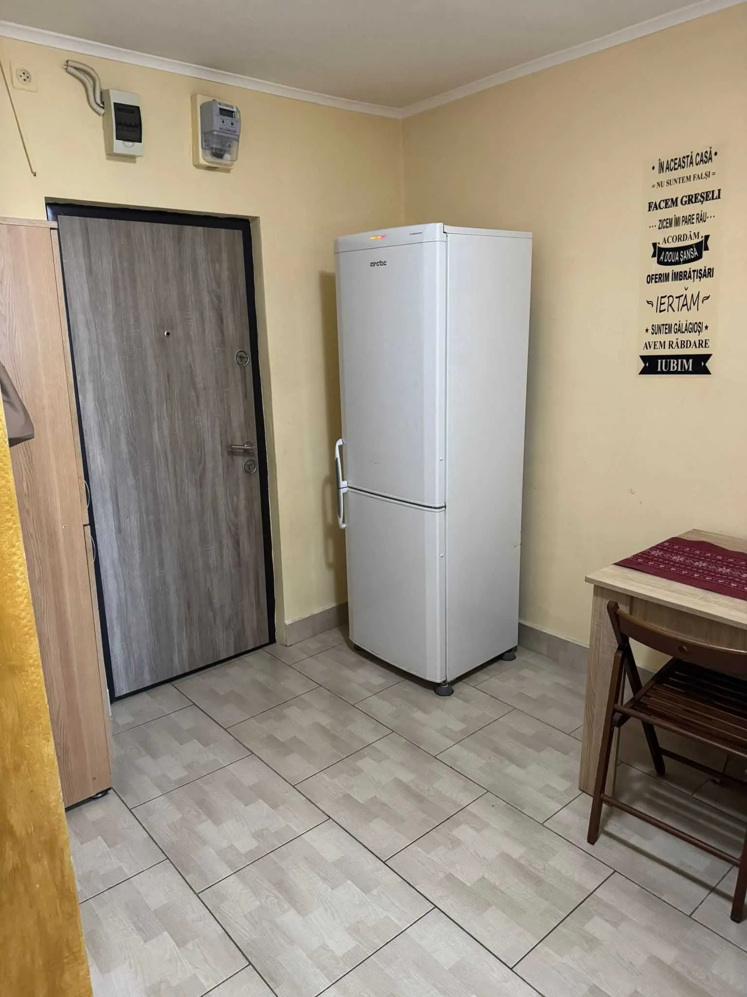 2 camere decomandate Ciresica, etaj intermediar, zona Campus