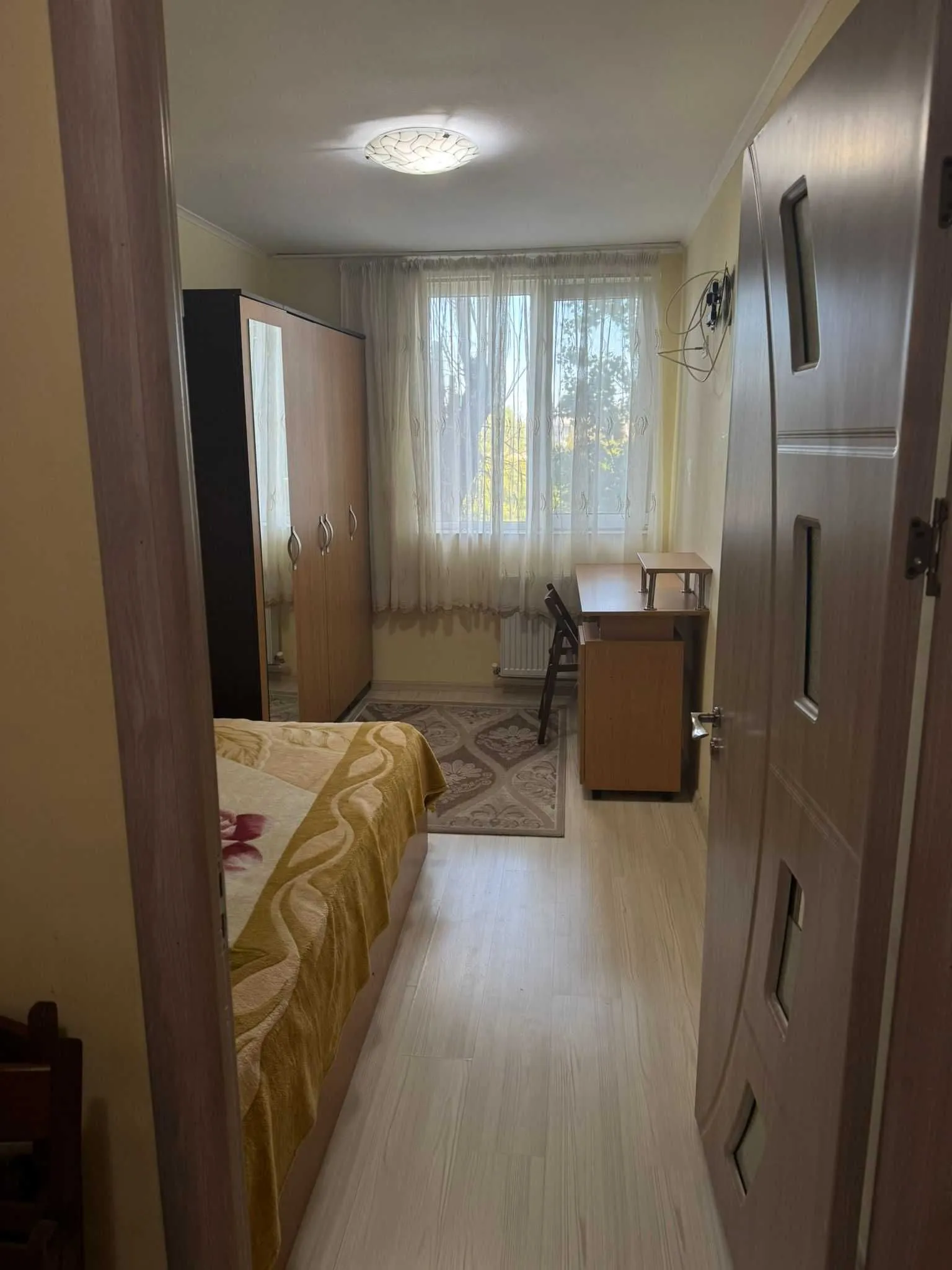 2 camere decomandate Ciresica, etaj intermediar, zona Campus