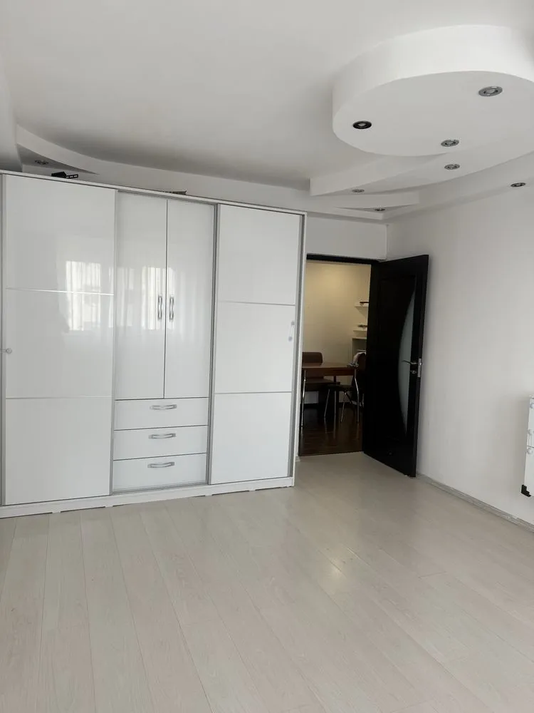 Inchiriez apartament prundu
