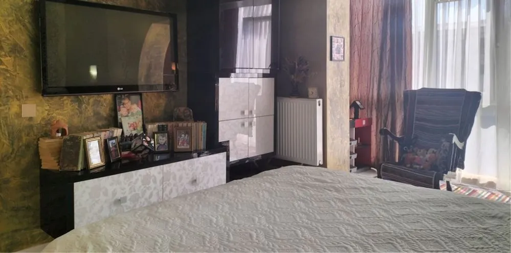 Proprietar vand apartament 3 camere ( etaj 3 )