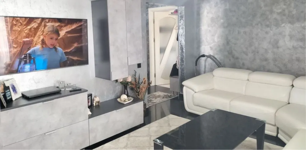 Proprietar vand apartament 3 camere ( etaj 3 )