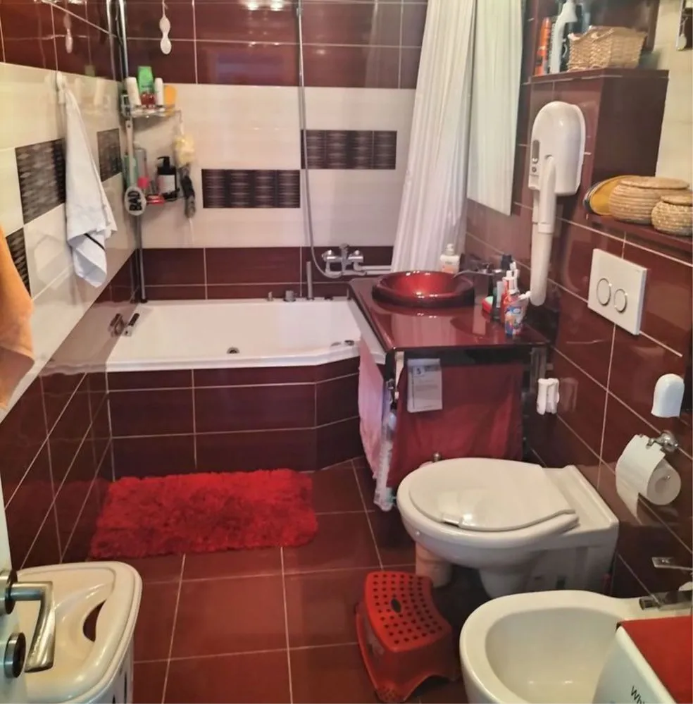Proprietar vand apartament 3 camere ( etaj 3 )